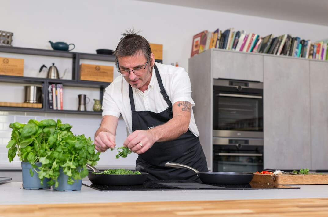 Portrait professionnel d'une rédactrice en chef suisse