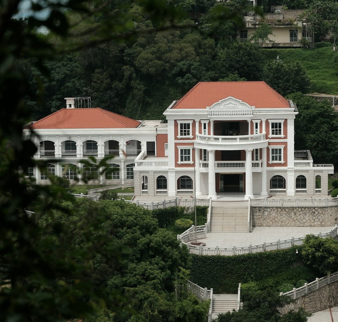 luxury celebrity mansion exterior